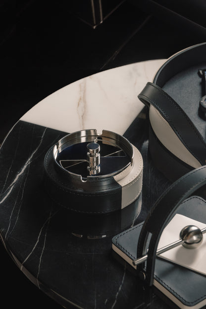 Black / White Ash Tray